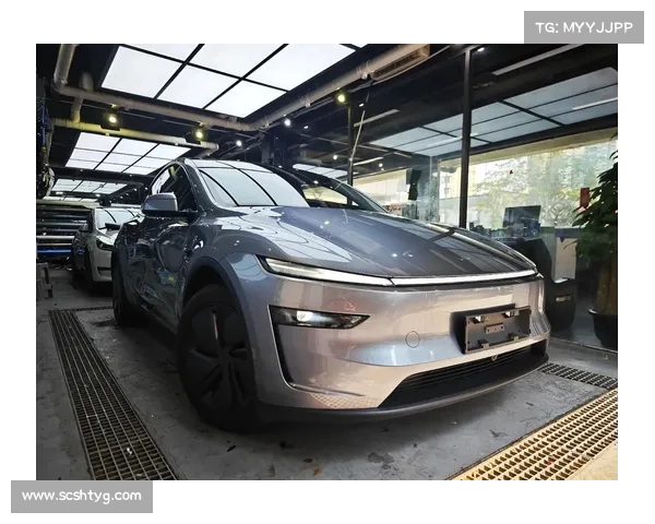 特斯拉 Model Y 焕新版测试车曝光:后排控制屏功能引发关注(特斯拉model y照片) 特斯拉 Model Y 焕新版测试车曝光:后排控制屏功能引发关注(特斯拉model y照片)