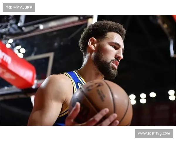 克莱新闻发布会结束后立刻开始训练,独行侠官方晒出专注瞬间(nba克莱) 克莱新闻发布会结束后立刻开始训练,独行侠官方晒出专注瞬间(nba克莱)